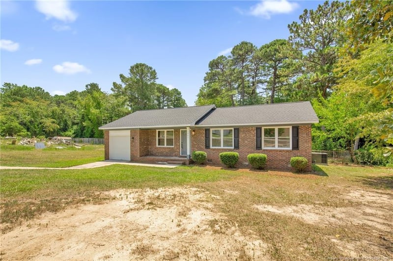 1541 Diamond Rd, Fayetteville, NC 28311