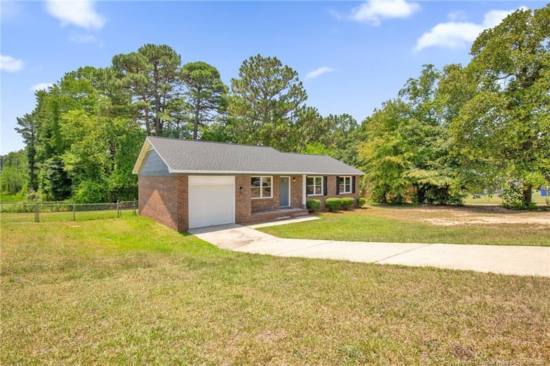 1541 Diamond Rd, Fayetteville, NC 28311