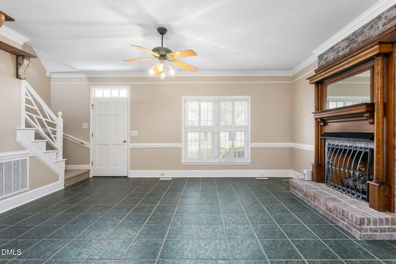 1543 Little John Ln E, Burlington, NC 27217