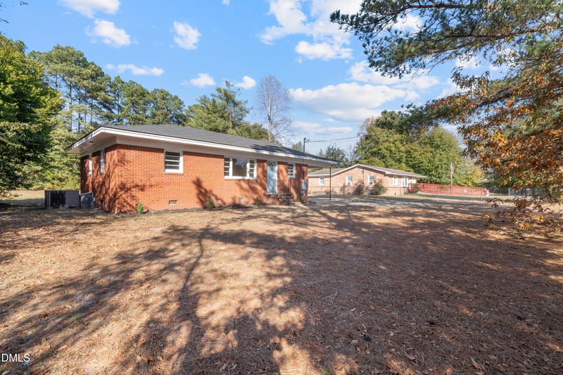 1546 Eloise St, Fayetteville, NC 28311