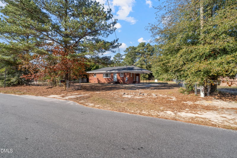 1546 Eloise St, Fayetteville, NC 28311