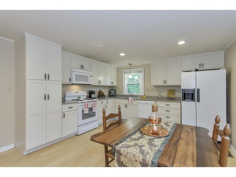 1548 Overbrook Rd, Burlington, NC 27215
