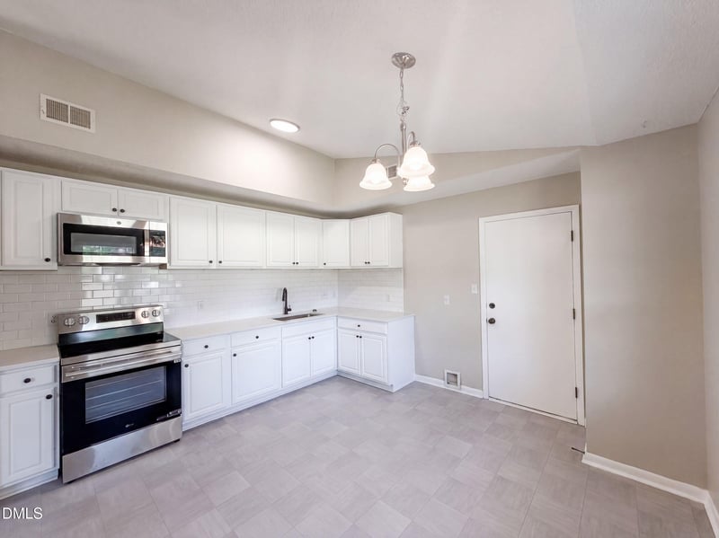 1549 Bingham Dr, Fayetteville, NC 28304