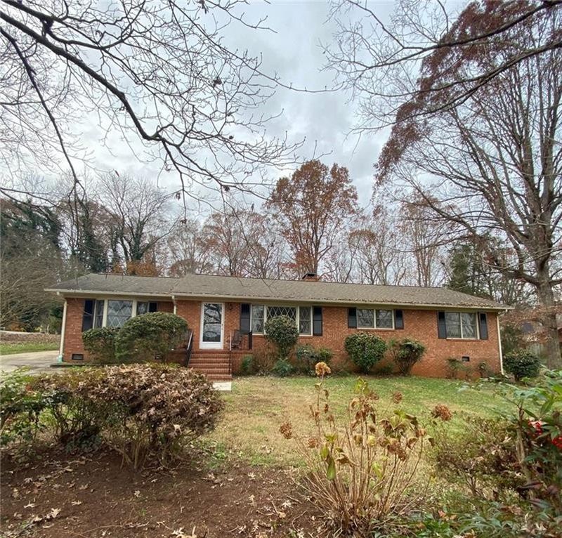 1549 Shamrock Dr, Burlington, NC 27215