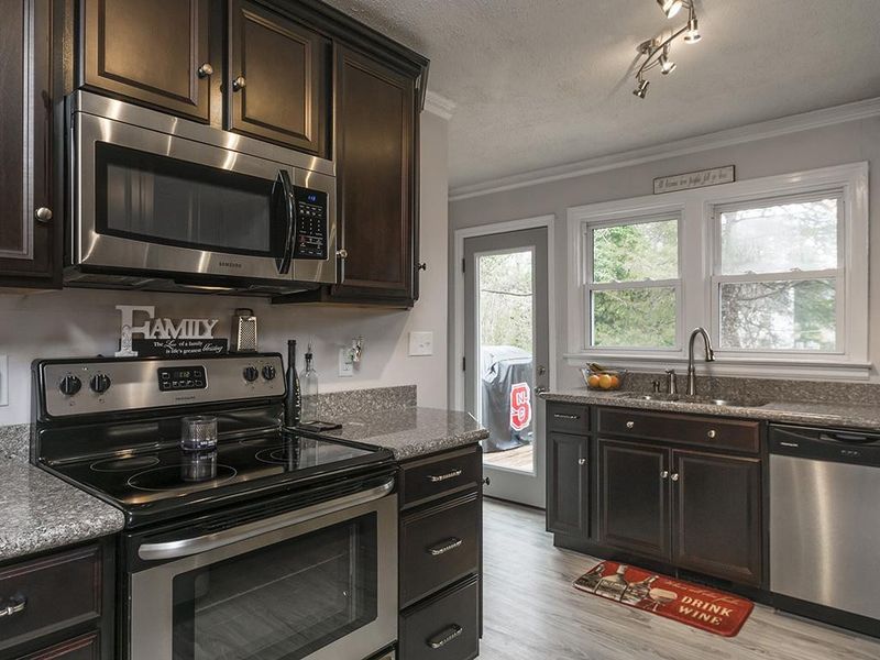 155 Tarleton Ave, Burlington, NC 27215