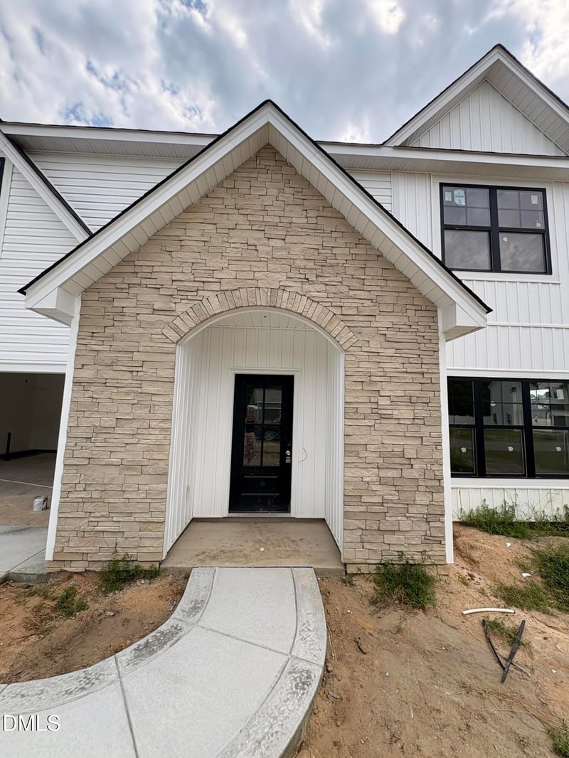 1556 Eastbay Dr, Fayetteville, NC 28312