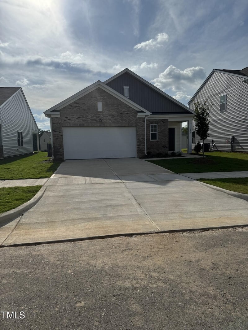 156 Gladstone Loop Dr, Clayton, NC 27520