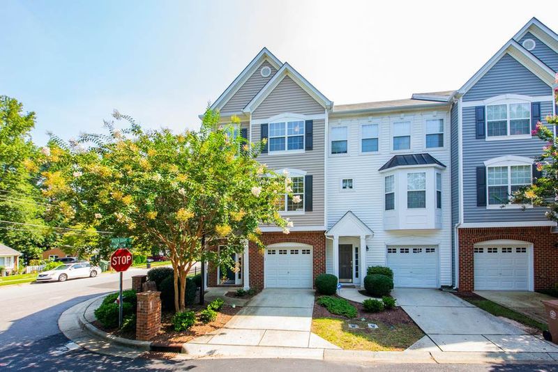 156 Madison Square Ln, Cary, NC 27513