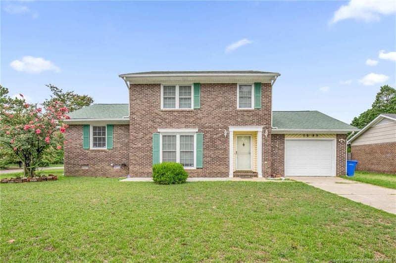 1568 Rossmore Dr, Fayetteville, NC 28314