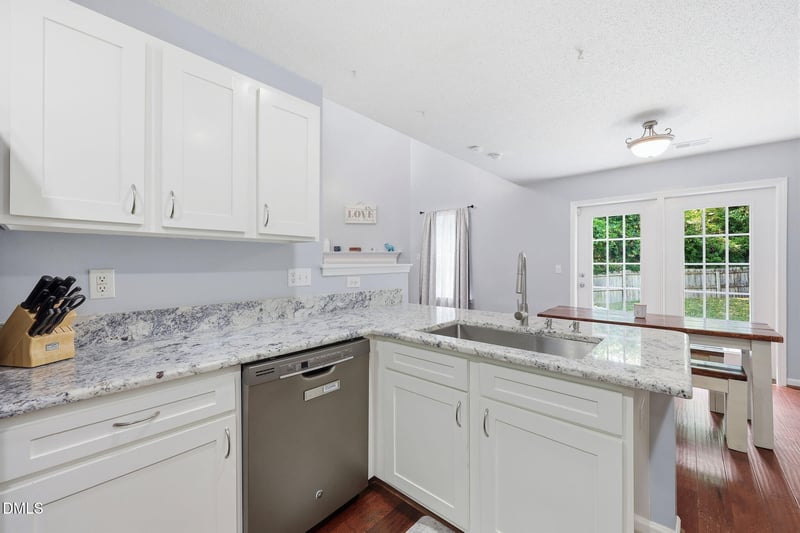 157 Lacombe Ct, Holly Springs, NC 27540