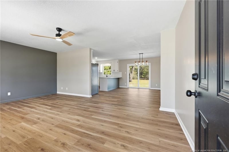 1571 Ireland Dr, Fayetteville, NC 28304