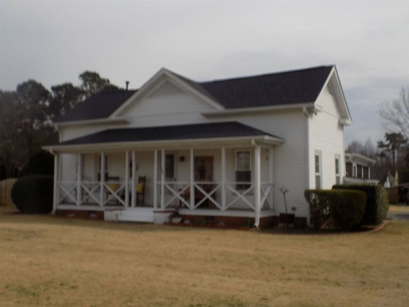 158 Foxfield Dr, Angier, NC 27501