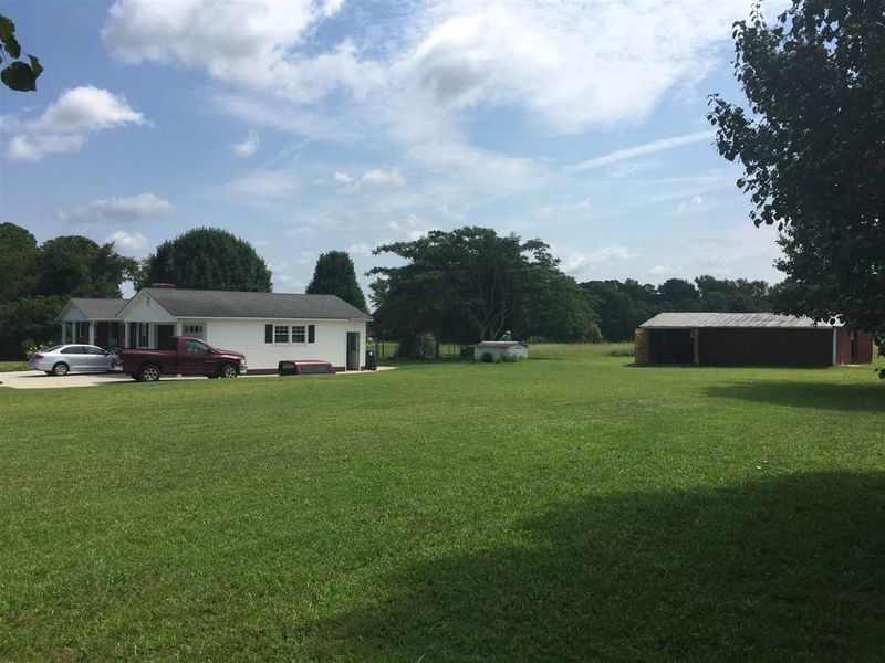 1580 N Honeycutt Rd, Benson, NC 27504