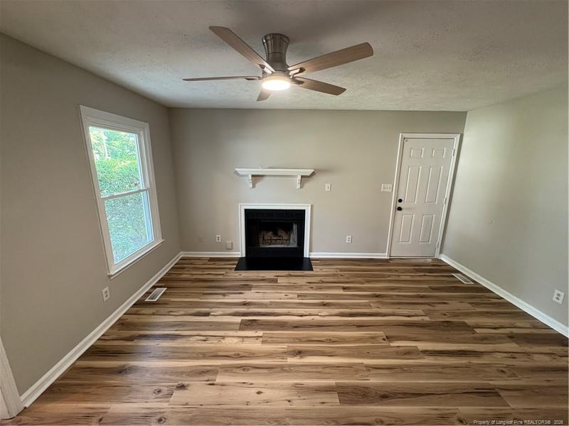 1582 Hazelcrest Dr, Fayetteville, NC 28304