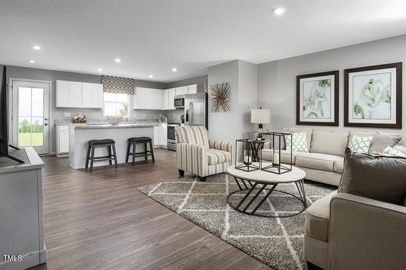 1585 Ivy Meadow Ln, Zebulon, NC 27597