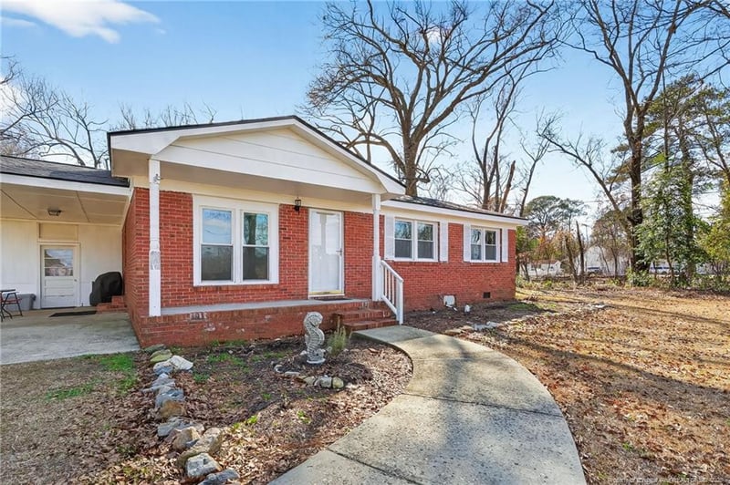 1586 Tom Starling Rd, Fayetteville, NC 28306