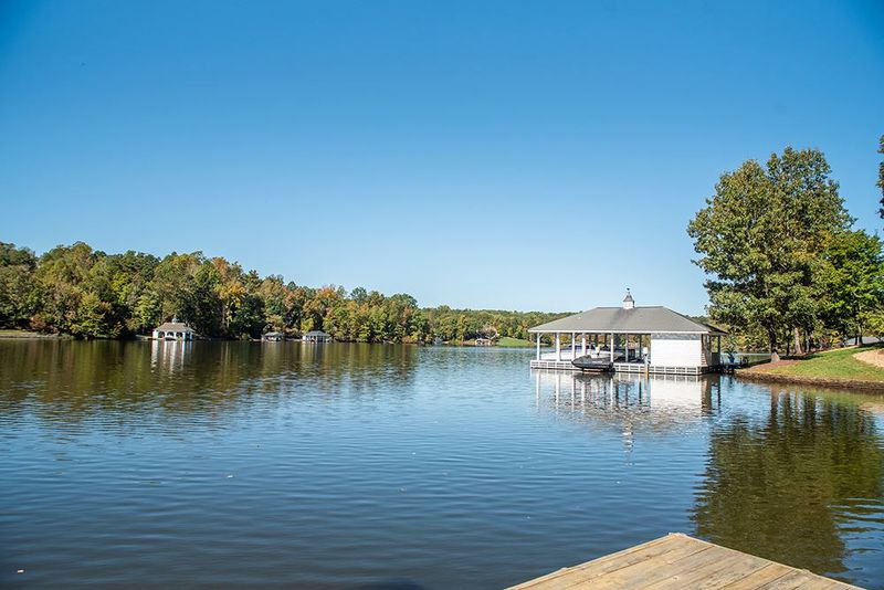 159 Duck Point Dr, Roxboro, NC 27574