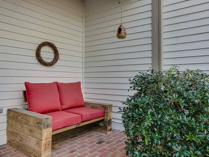 16 Bloomsbury Ct, Chapel Hill, NC 27517
