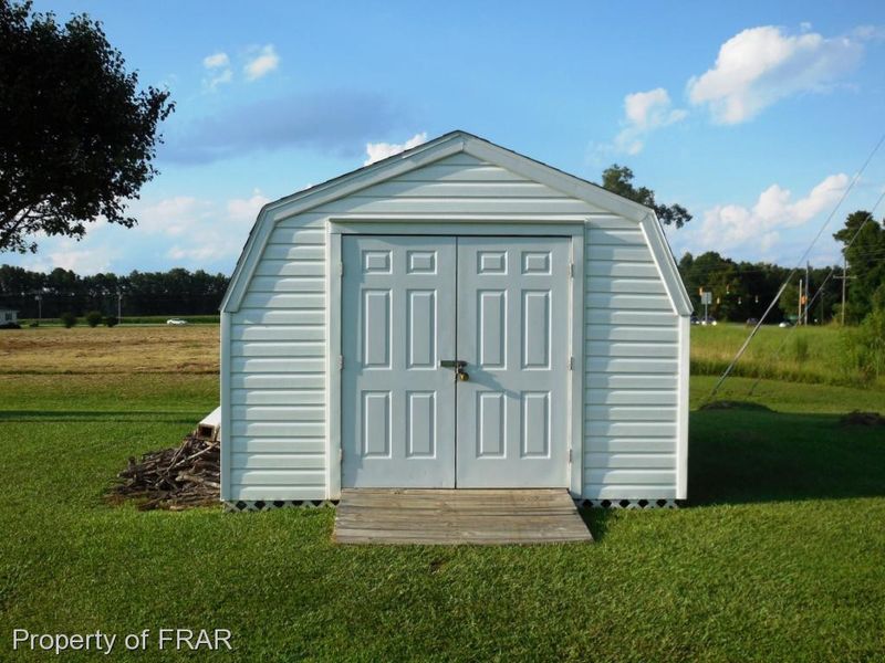 16 Bridgewater Dr, Erwin, NC 28339