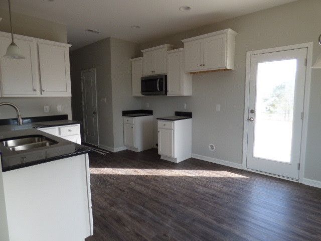 16 Chic Ennis Rd, Coats, NC 27521
