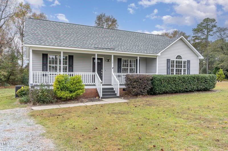 16 Critcher Farm Ln, Benson, NC 27504