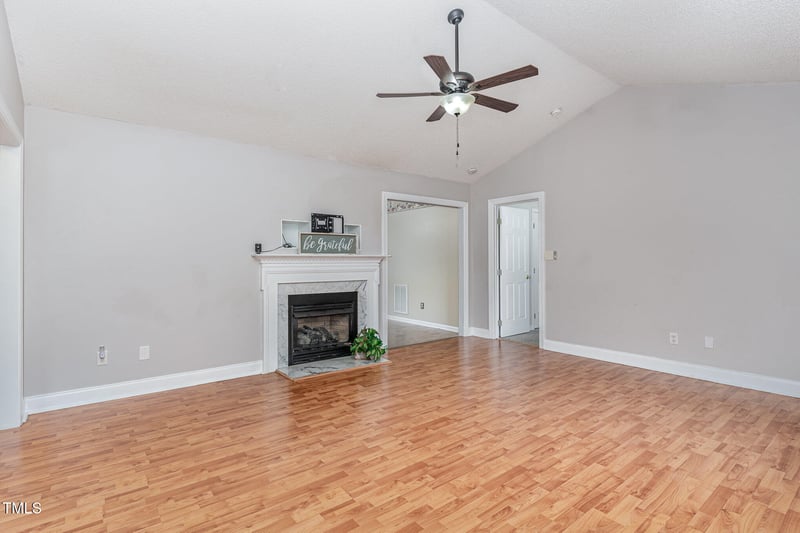 16 Critcher Farm Ln, Benson, NC 27504