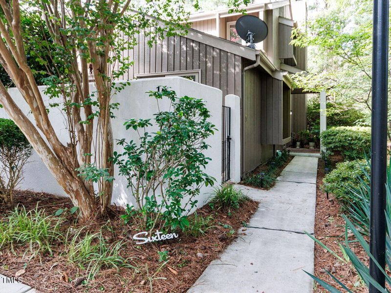 16 Dartford Ct, Chapel Hill, NC 27517