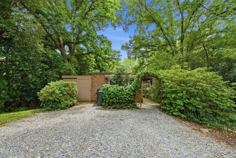 16 Davie Cir, Chapel Hill, NC 27514