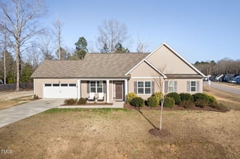 16 Eagle Swoop St, Zebulon, NC 27597