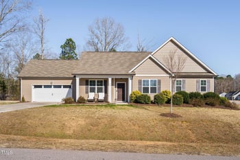 16 Eagle Swoop St, Zebulon, NC 27597