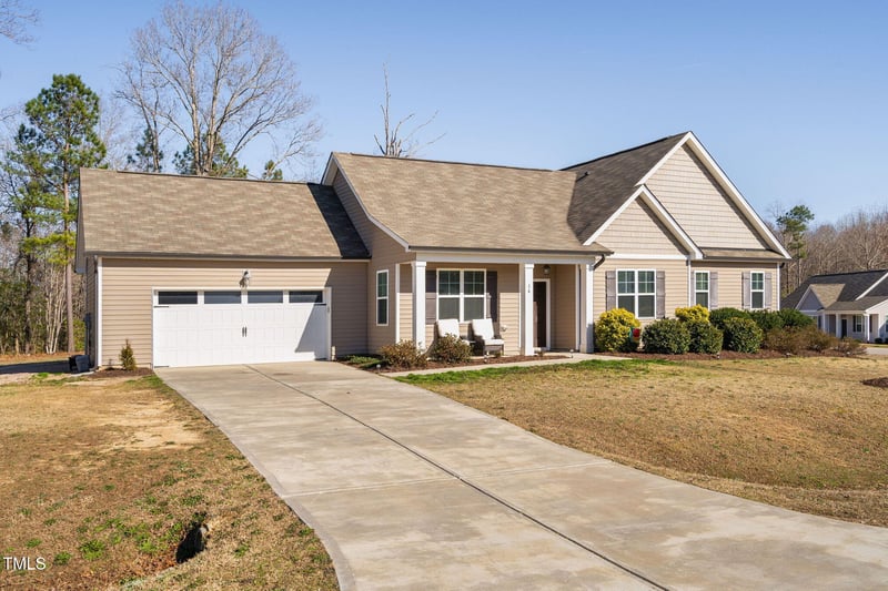 16 Eagle Swoop St, Zebulon, NC 27597