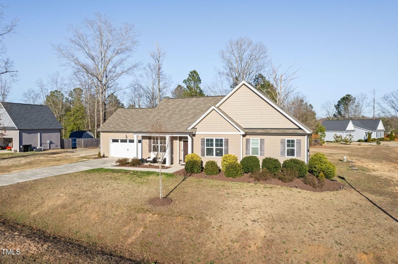 16 Eagle Swoop St, Zebulon, NC 27597