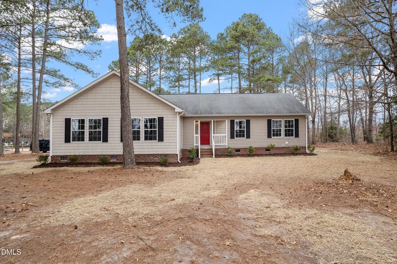 16 G W Oquinn Dr, Lillington, NC 27546