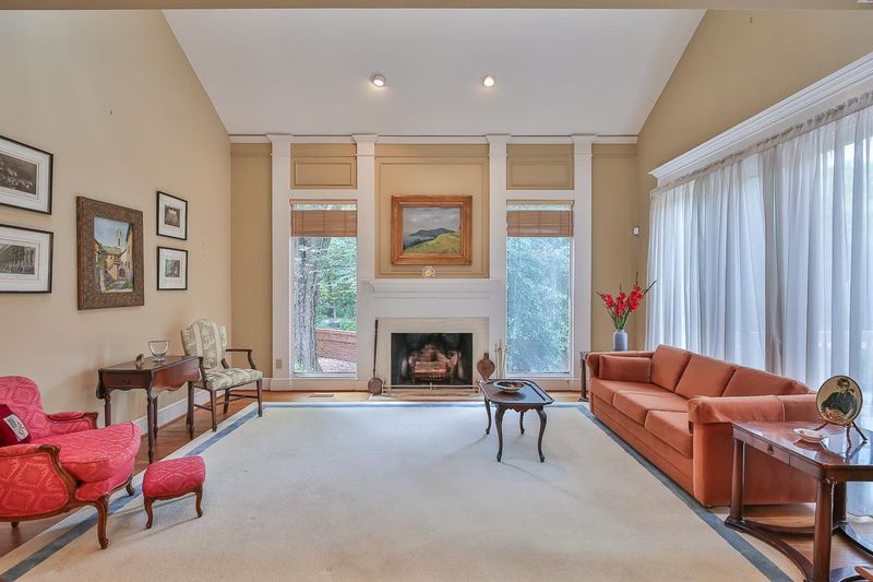 16 Innisfree Dr, Durham, NC 27707