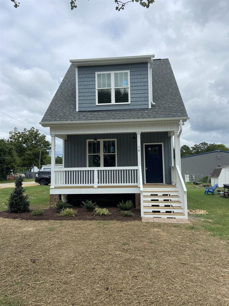 16 N Isabella St, Coats, NC 27521