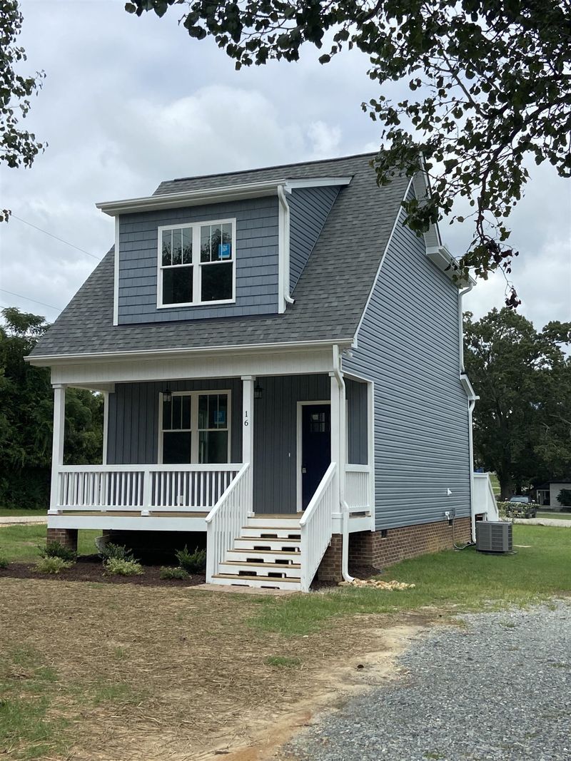 16 N Isabella St, Coats, NC 27521