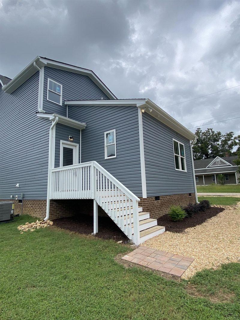 16 N Isabella St, Coats, NC 27521