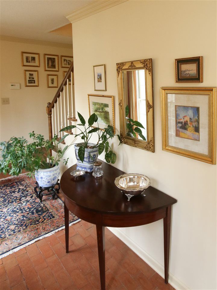 16 Kendall Dr, Chapel Hill, NC 27517