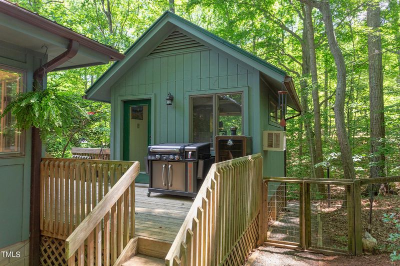 16 Lanier Dr, Chapel Hill, NC 27517