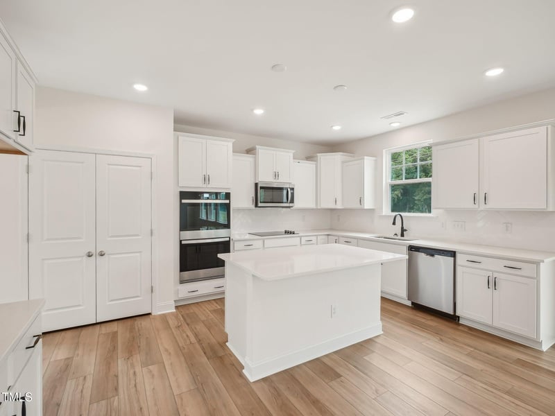 16 Little Branch Dr, Lillington, NC 27546