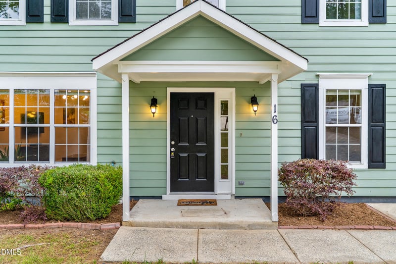 16 Meadowcrest Dr, Durham, NC 27703