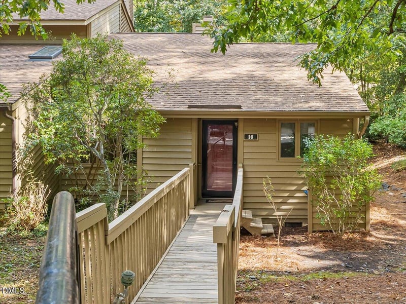16 Pinnacle Rd, Durham, NC 27705