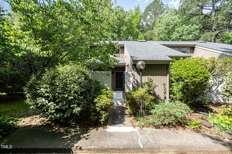 16 Tottenham Ln, Chapel Hill, NC 27517