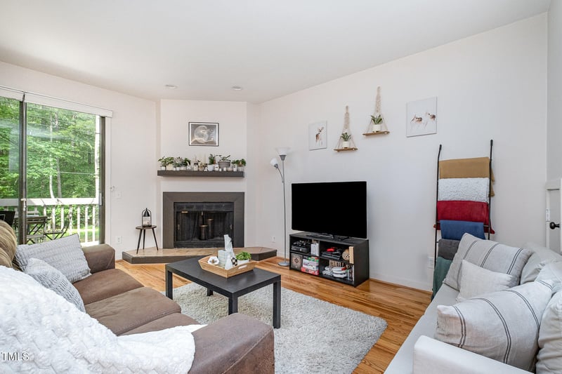 16 Tottenham Ln, Chapel Hill, NC 27517