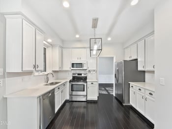 16 Vestrial Ln, Durham, NC 27703