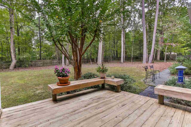16 Wedgewood Ct, Chapel Hill, NC 27514