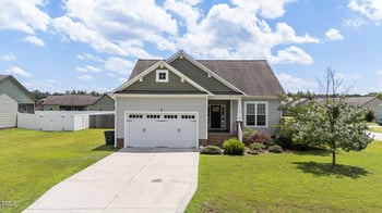 16 Woodglen Dr, Clayton, NC 27527