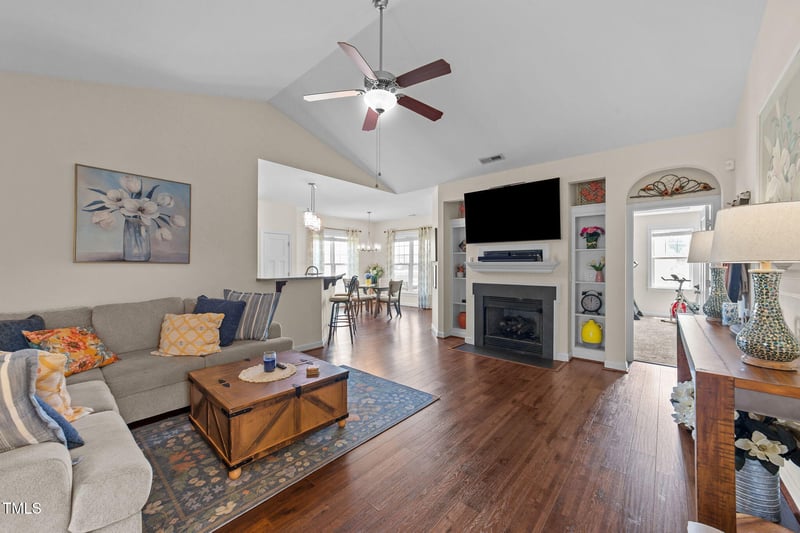 16 Woodglen Dr, Clayton, NC 27527