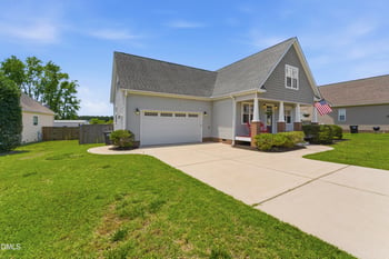 160 Braddock Dr, Lillington, NC 27546