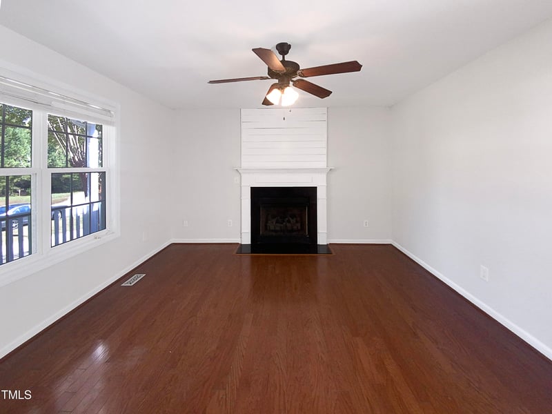 160 Broken Lance Dr, Youngsville, NC 27596